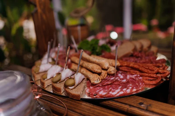 Slicing Different Varieties Meat Wedding Buffet — Fotografia de Stock