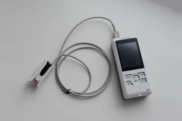 Pulsoximeter Auf Einem Hintergrund Medizinisches Kontroll Und Diagnosegerät Zur Messung — Stockfoto
