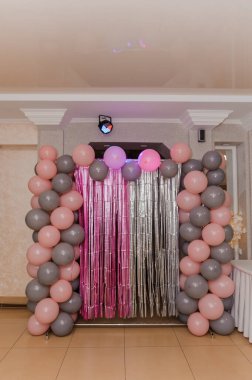 Wedding arch made of inflatable balloons. Celebration of a childrens party. arch made with balloons