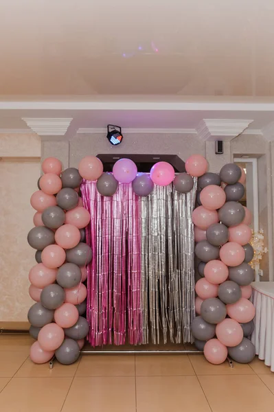 Wedding arch made of inflatable balloons. Celebration of a childrens party. arch made with balloons