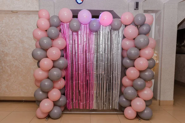 Wedding arch made of inflatable balloons. Celebration of a childrens party. arch made with balloons