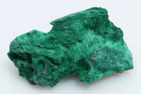 Pietra Preziosa Naturale Malachite Verde Sfondo Bianco — Foto Stock