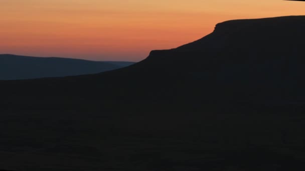 Sunsets Distinct Silhouette Penyghent One Three Hills Make Yorkshire Peaks — Stock videók