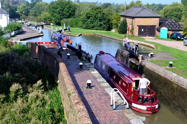 üç kilit, İngiltere