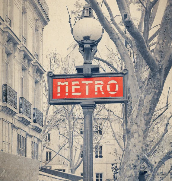 Parijse Metro Metro teken met retro vintage Instagram stijl effectieve — Stockfoto