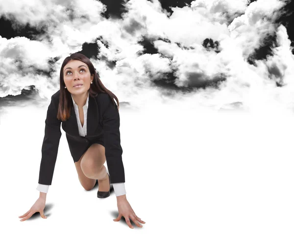 Poner en marcha mujer por debajo de nubes negras — Foto de Stock