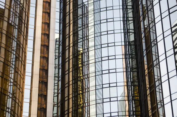Skyscraper reflected — Stock Photo, Image