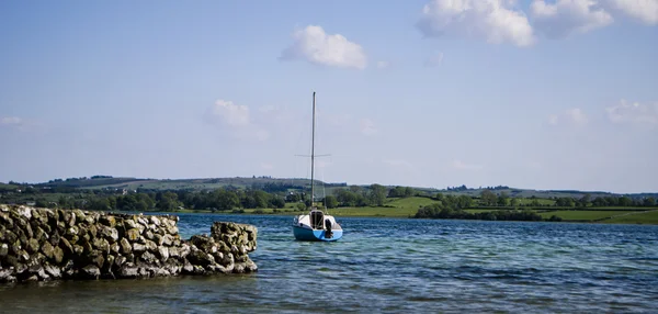 Malá rybářská loď — Stock fotografie