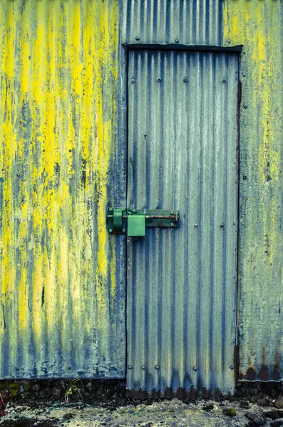 Verweerde deur — Stockfoto