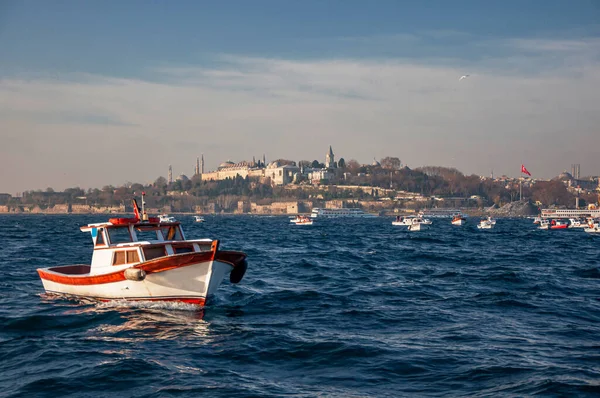 Istanbul'da balıkçı tekneleri