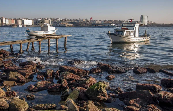 Istanbul'da balıkçı tekneleri