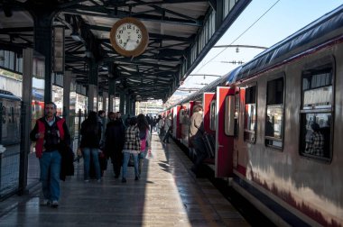 İstanbul, Türkiye, 5 Şubat 2011: Haydarpaşa büyük tren istasyonu Haydarpaşa, Sirkeci istasyonuyla birlikte İstanbul 'un iki şehirlerarası ve banliyö demiryolu terminali. 1909 'da yapılmış.
