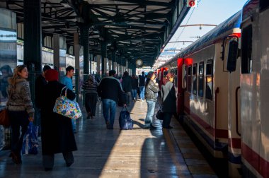 İstanbul, Türkiye, 5 Şubat 2011: Haydarpaşa büyük tren istasyonu Haydarpaşa, Sirkeci istasyonuyla birlikte İstanbul 'un iki şehirlerarası ve banliyö demiryolu terminali. 1909 'da yapılmış.