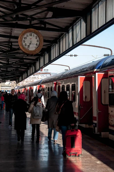 İstanbul, Türkiye, 5 Şubat 2011: Haydarpaşa büyük tren istasyonu Haydarpaşa, Sirkeci istasyonuyla birlikte İstanbul 'un iki şehirlerarası ve banliyö demiryolu terminali. 1909 'da yapılmış.