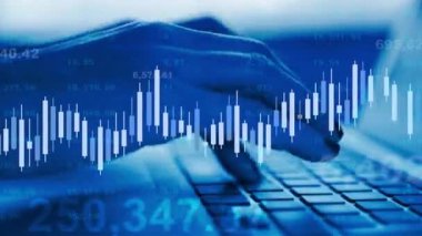 Borsa borsası ve önx mum şeması. Yatırım endeksleri ve para birimi istatistikleri. Eller önbellek ile deftere yazılıyor