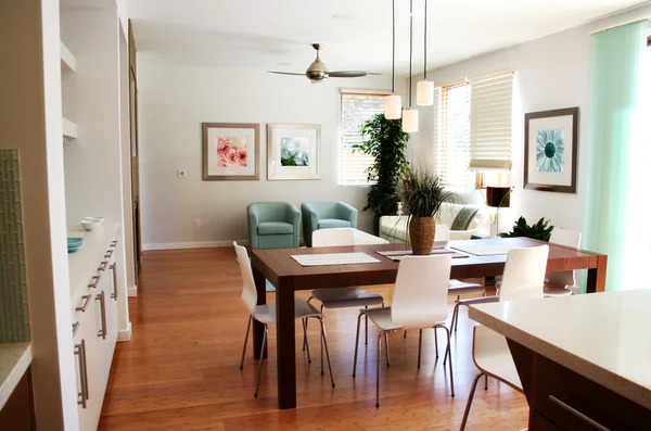 Sala de estar moderna y comedor — Foto de Stock