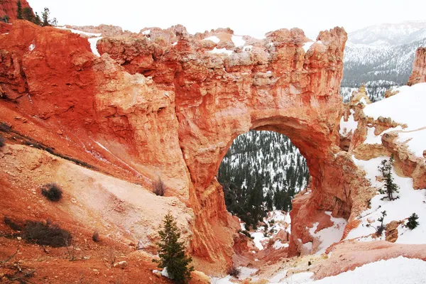 Bryce canyon φυσική γέφυρα — Φωτογραφία Αρχείου