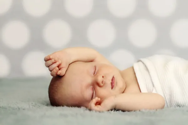 Bebé recién nacido dormido —  Fotos de Stock