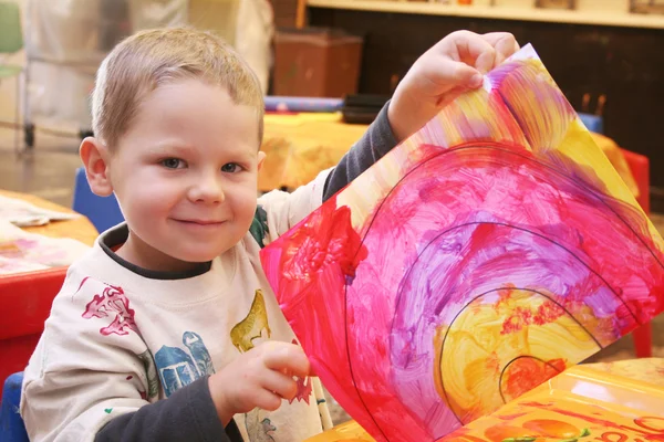 Schau, was ich gemalt habe - ein Regenbogen! — Stockfoto