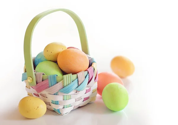 Spring Easter egs in a basket — Stock Photo, Image