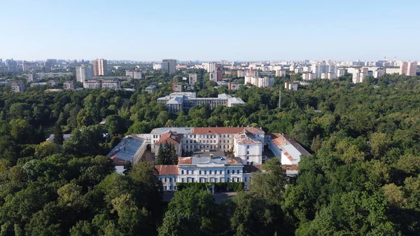 Saint-Petersburg Eyalet Ormancılık Üniversitesi Parkı