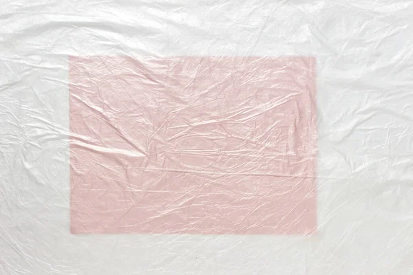 Nagy Üres Rózsaszín Papírlap Fehér Műanyag Celofán Fóliával Bevonva Ráncokkal — Stock Fotó