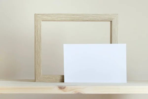 Egyszerű Mockup Sablon Keret Fehér Kártya Sárga Alapon — Stock Fotó