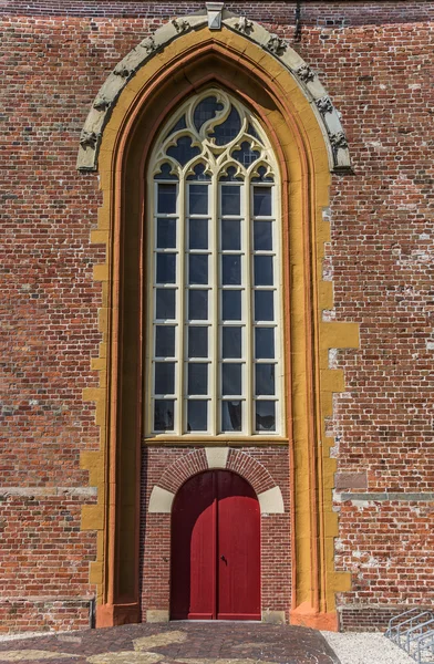 Porta da igreja vermelha — Fotografia de Stock