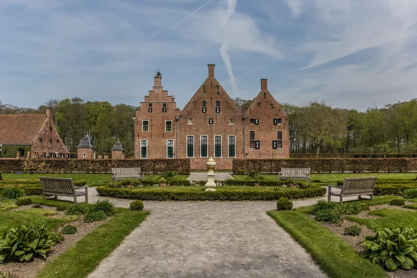 Zijaanzicht van de oude Nederlandse herenhuis menkemaborg — Stockfoto