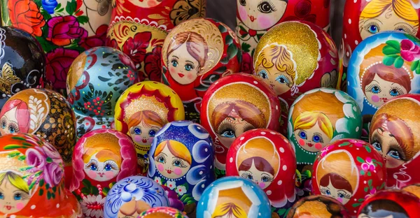 Muñecas de madera rusas coloridas — Foto de Stock