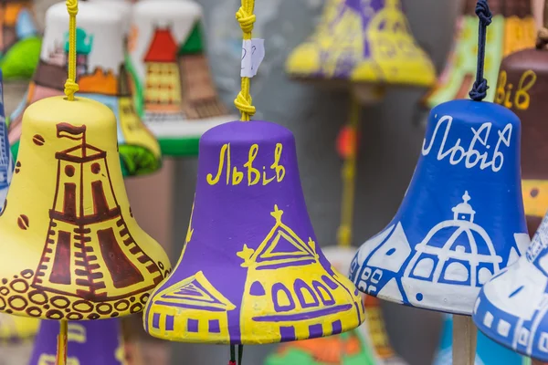 Coloridas campanitas de recuerdo pintadas de Lviv — Foto de Stock