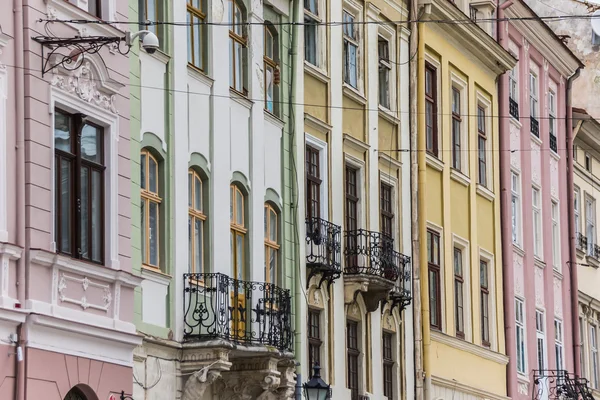 Detalle de casas en la plaza del mercado de Lviv — Foto de Stock