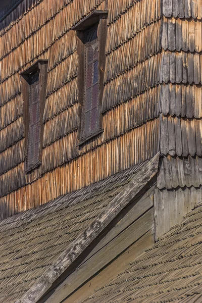 Detalle de una iglesia tradicional de madera en Zhovkva —  Fotos de Stock