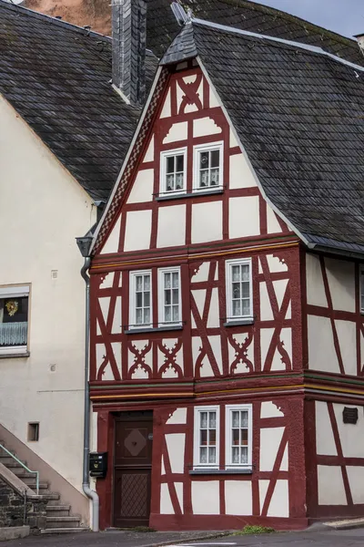 Piccola vecchia casa a graticcio a Traben-Trarbach — Foto Stock