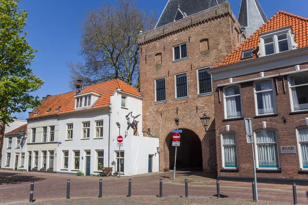 Straat Met Oude Huizen Stadspoort Kampen Nederland — Stockfoto