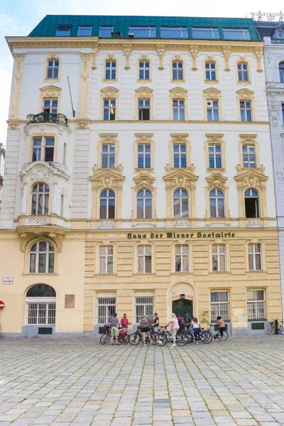 Les Touristes Font Tour Ville Vélo Vienne Autriche — Photo