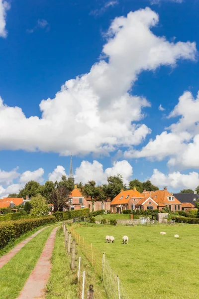 オランダの歴史ある村ニーフォブの美しい空 — ストック写真