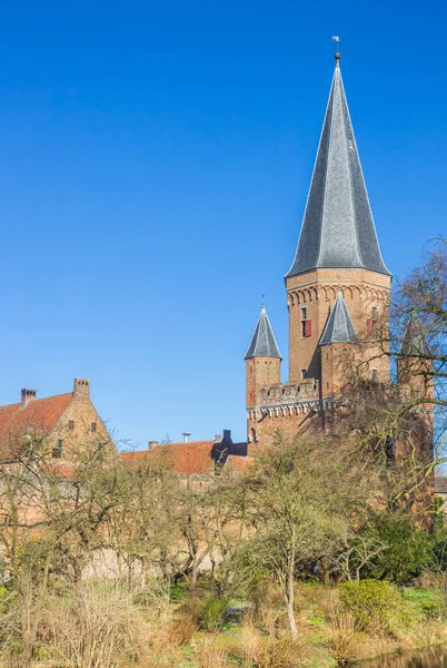 オランダのツッペンにある公園の歴史的なドロゲンパストン塔 — ストック写真