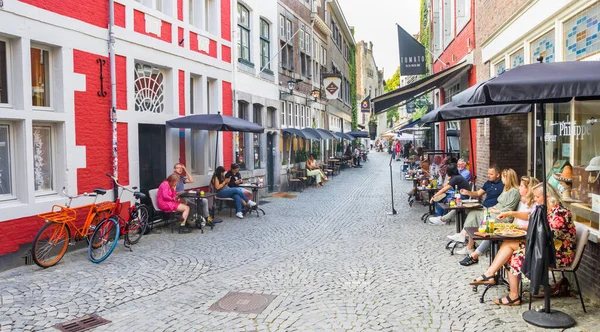Gente Cenando Afuera Restaurantes Koestraat Maastricht Países Bajos — Foto de Stock