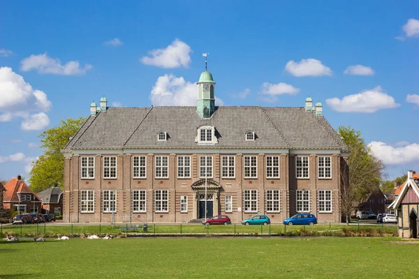 Fasada Zabytkowego Budynku Szkoły Veendam Holandia — Zdjęcie stockowe