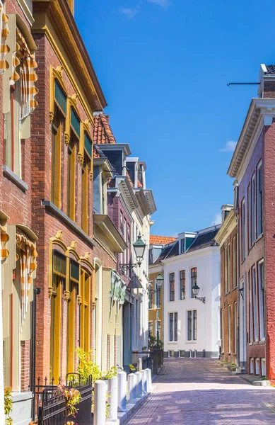 Straat Met Kleurrijke Huizen Historische Stad Leeuwarden Nederland — Stockfoto