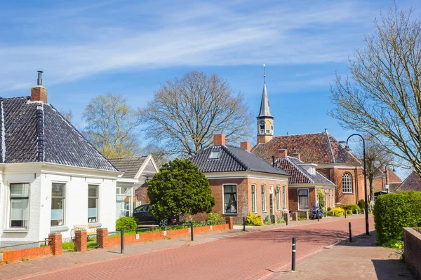 Centrale Straat Naar Historische Hervormde Kerk Onderdendam Nederland — Stockfoto