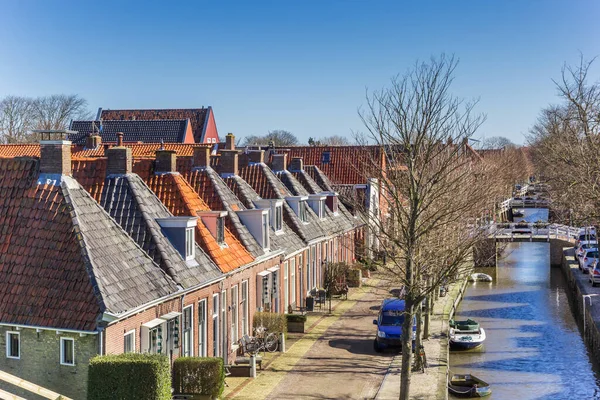 Rij Van Oude Huizen Aan Het Kanaal Van Harlingen Nederland — Stockfoto