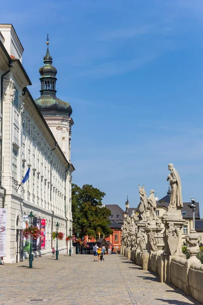 チェコ共和国クトナ ホラの中心部にある歴史的なイエズス会の大学 — ストック写真