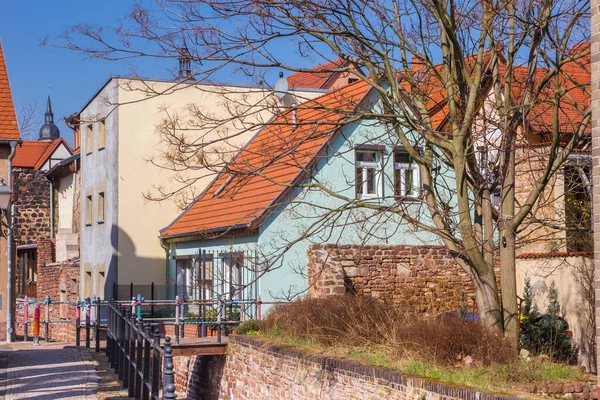 Fargerike Hus Ved Bose Sieben Bekken Eisleben Tyskland – stockfoto