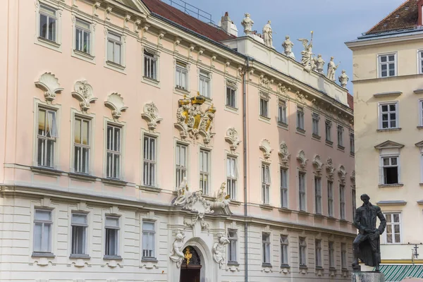 Lessing Statue Front Baroque Architecture Vienna Austria — Stok fotoğraf