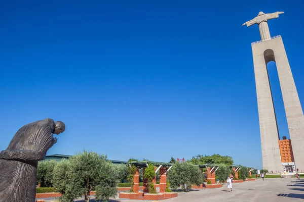 Sculpture Monk Bowing Christ Statue Lisbon Portugal — Stockfoto