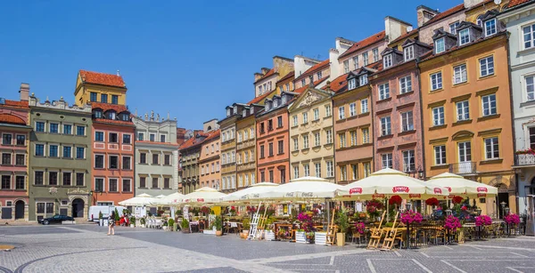 ポーランド ワルシャワの旧市街市場広場のパノラマ — ストック写真