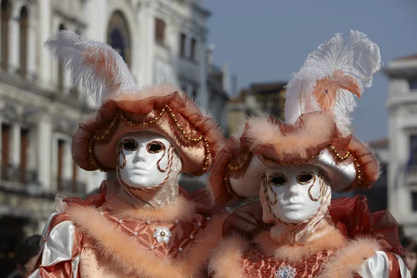 Romantický pár benátský karneval — Stock fotografie