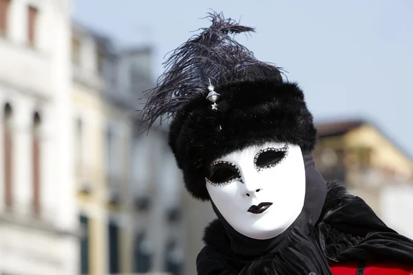 Carnaval de Veneza Fantasia de máscara branca — Fotografia de Stock